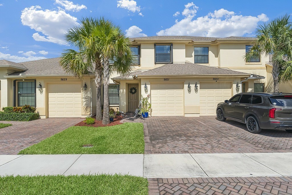 Property Photo:  9831 E Villa Circle  FL 32966 