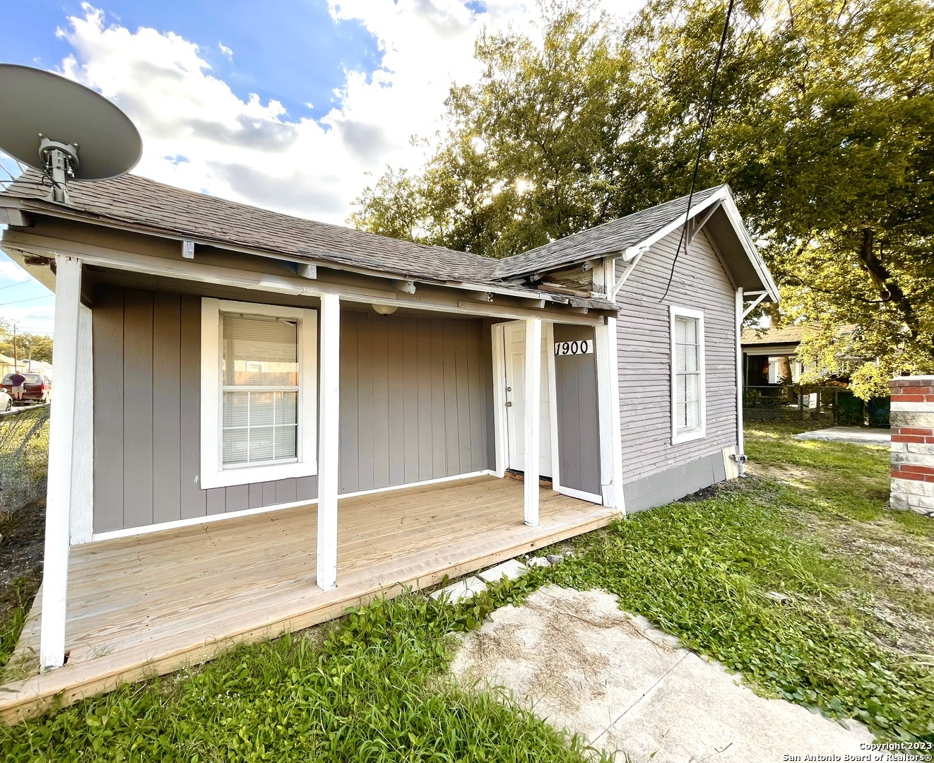 Property Photo:  1900 San Luis St  TX 78207 