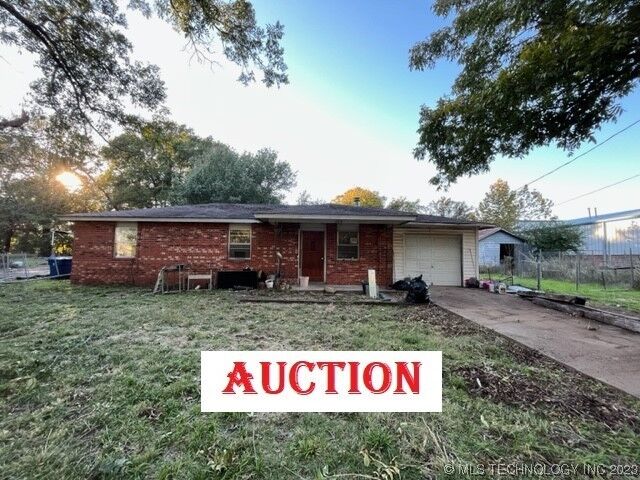 Property Photo: 704 S 5th St OK 74547