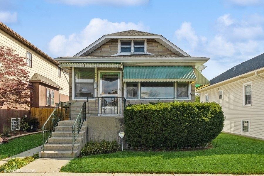 Property Photo: 4449 N McVicker Avenue IL 60630
