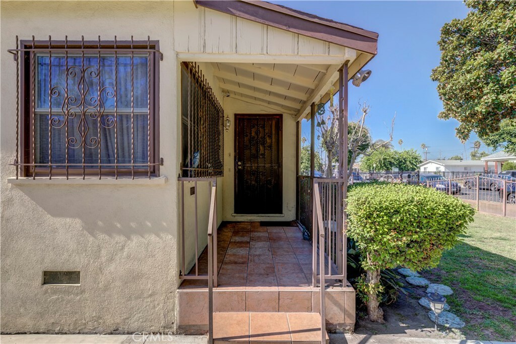 Property Photo:  404 W 95th Street  CA 90003 