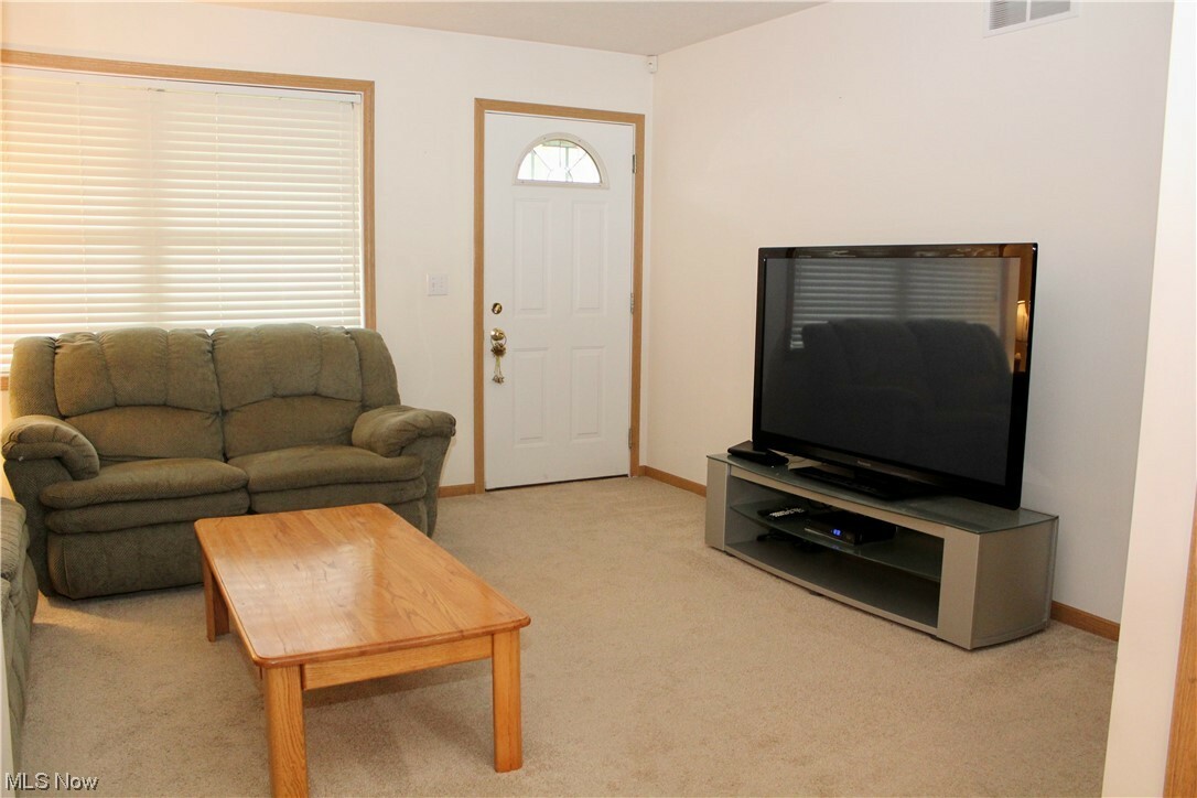 Property Photo:  615 West Street  OH 44446 