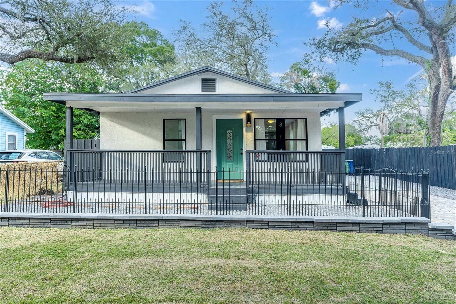 Property Photo:  814 E McEwen Avenue  FL 33612 