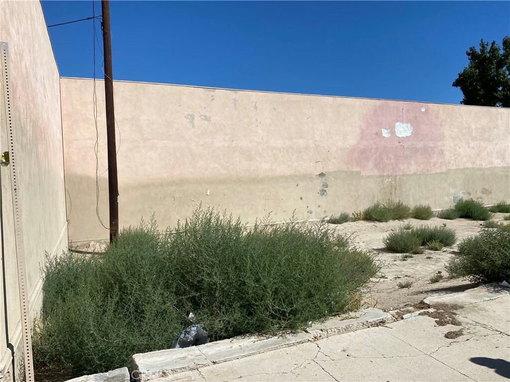 Property Photo: 16886 C Street CA 92395