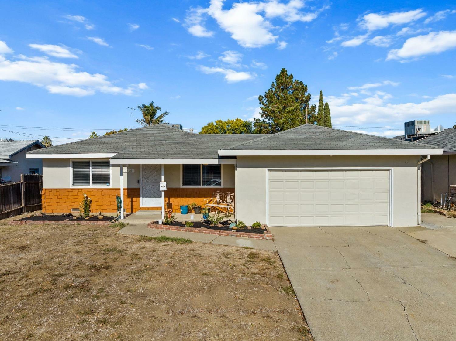 Property Photo:  2325 52nd Avenue  CA 95822 