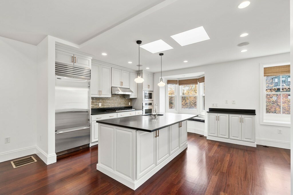 Property Photo:  29 Greenwich Park 2  MA 02116 