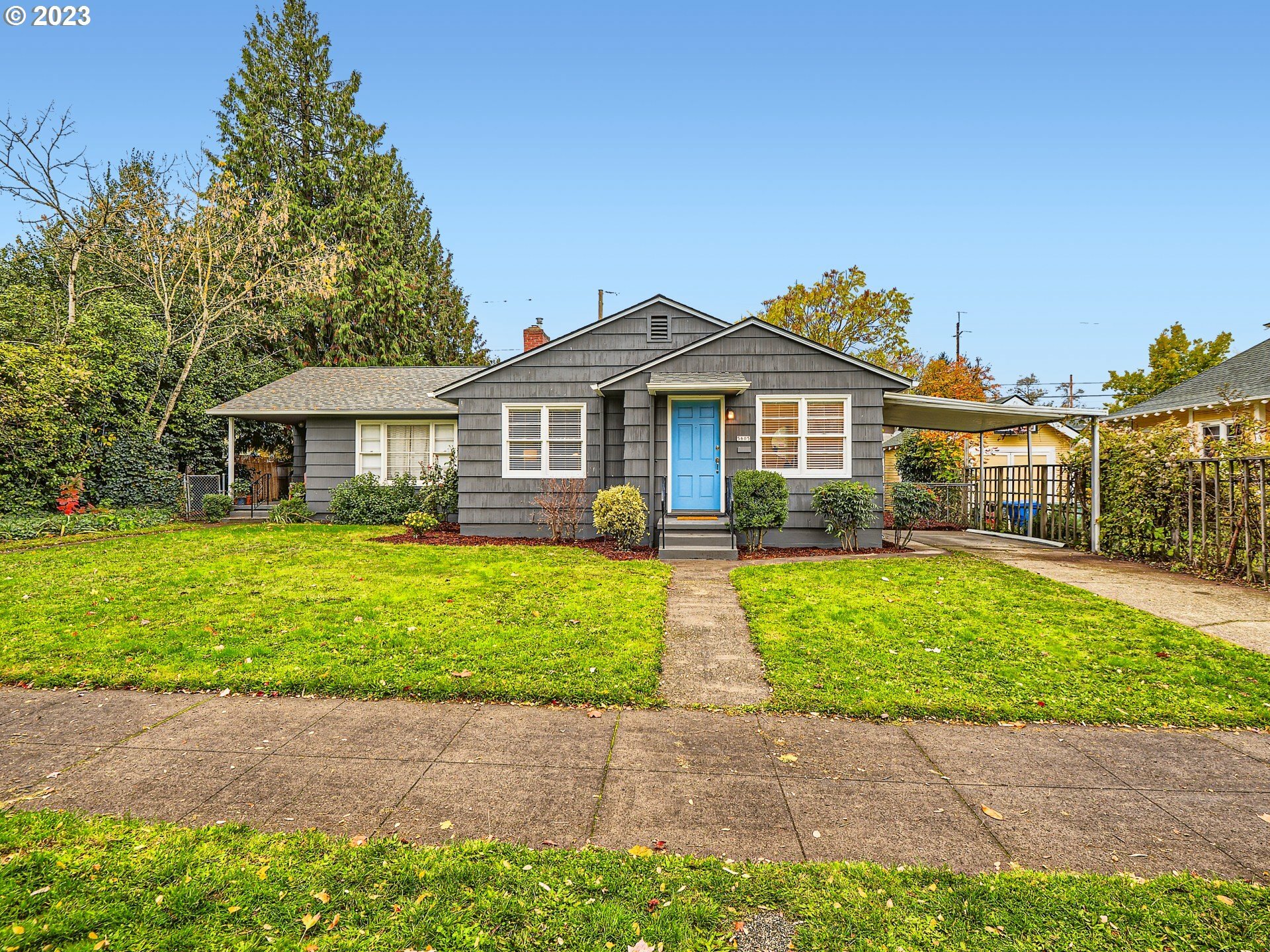 Property Photo: 5601 NE Cleveland Ave OR 97211