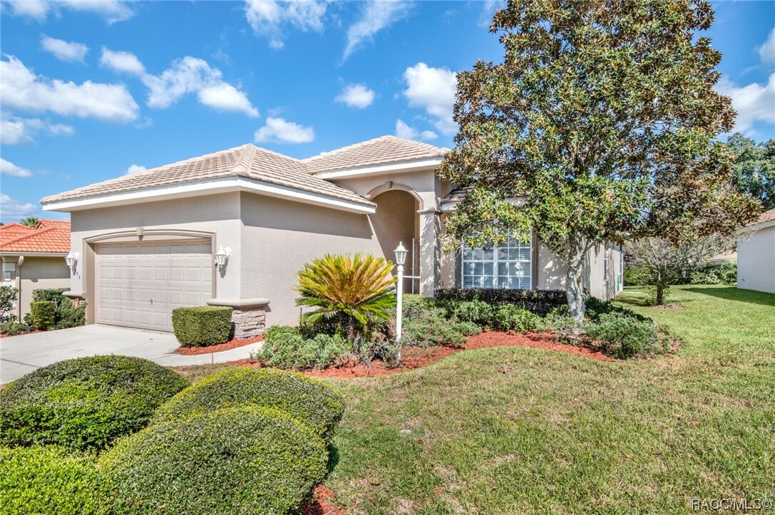 Property Photo:  929 W Silver Meadow Loop  FL 34442 