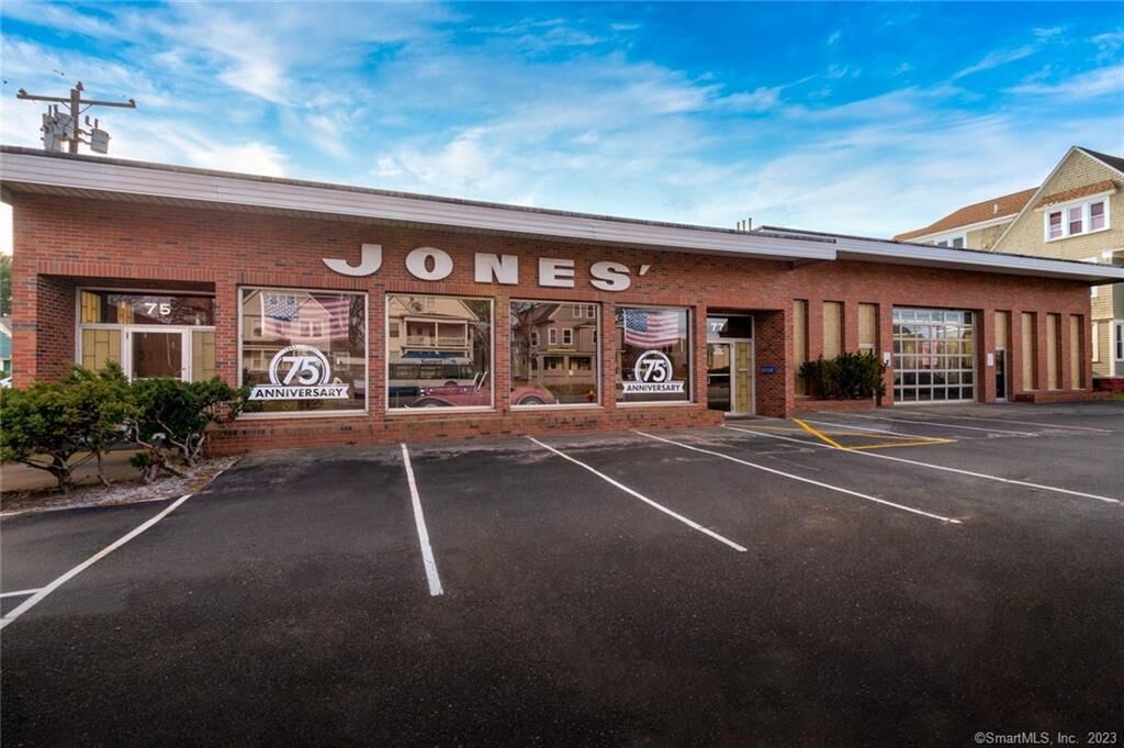 Property Photo:  73 Connecticut Boulevard  CT 06108 