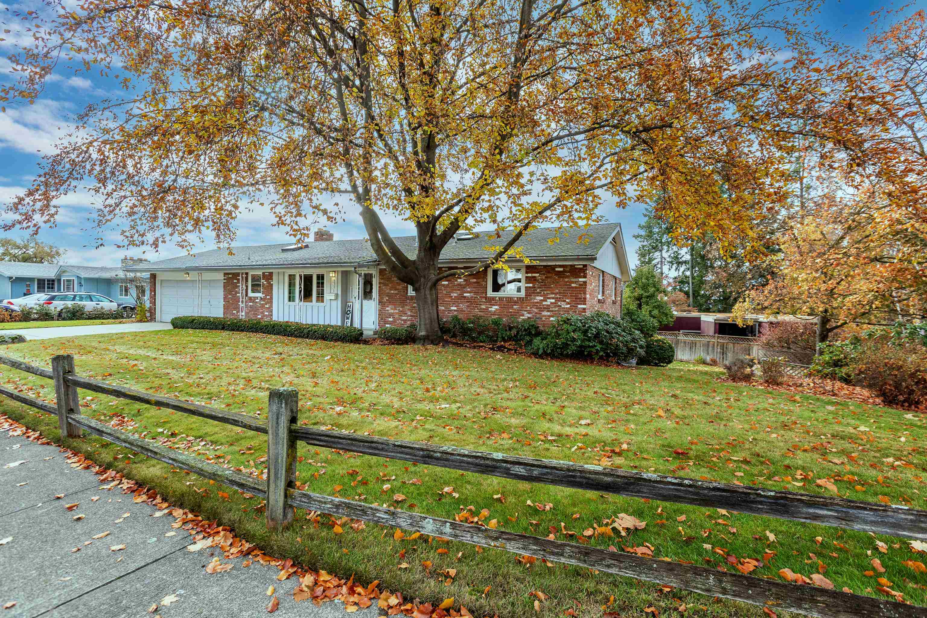 Property Photo: 2421 W Wedgewood Ave WA 99208