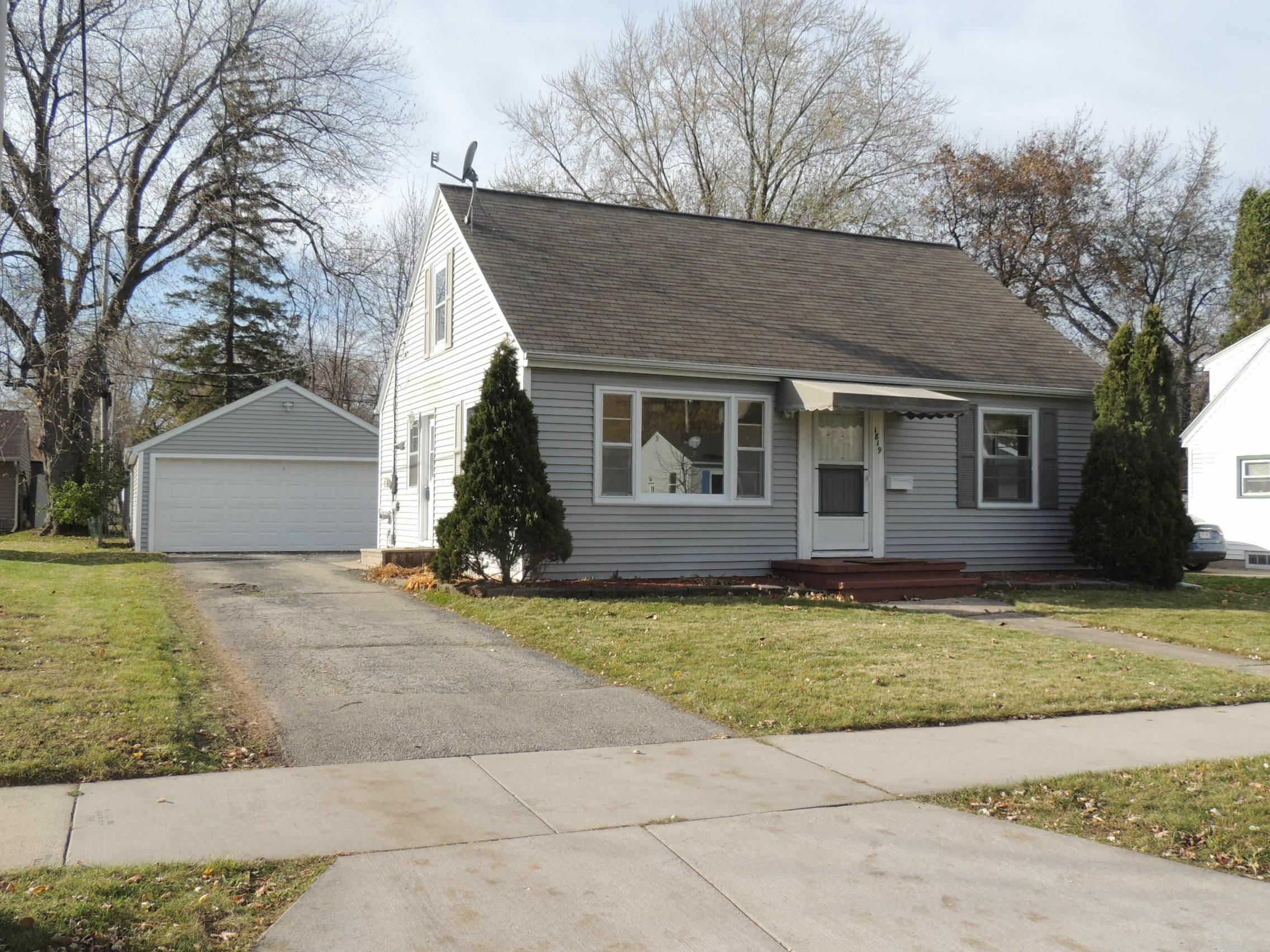 1819 S Sanders Street  Appleton WI 54915-1332 photo