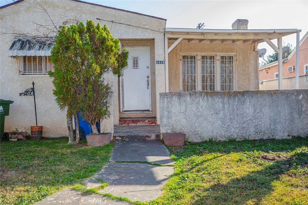 Property Photo:  1814 W 68th Street  CA 90047 