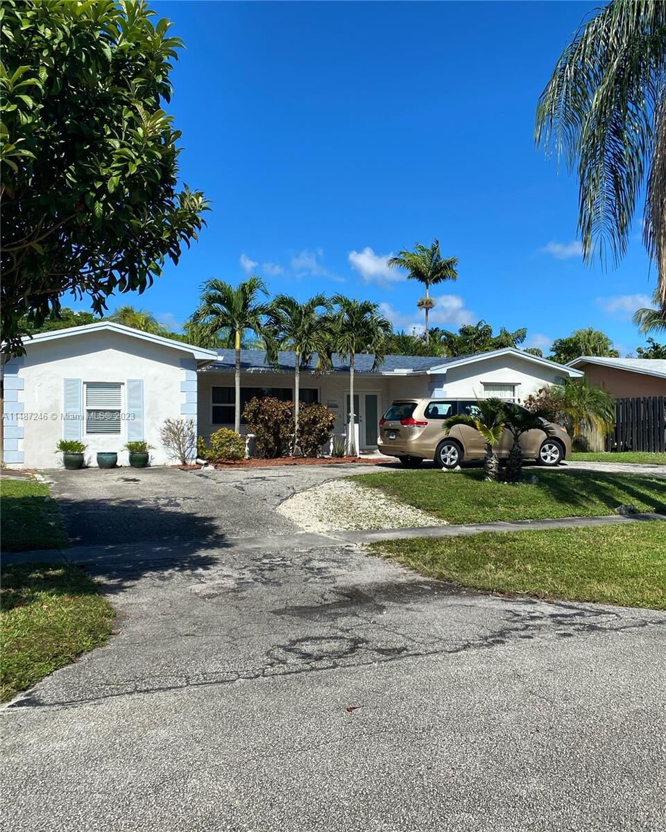 Property Photo: 5401 Fillmore St FL 33021