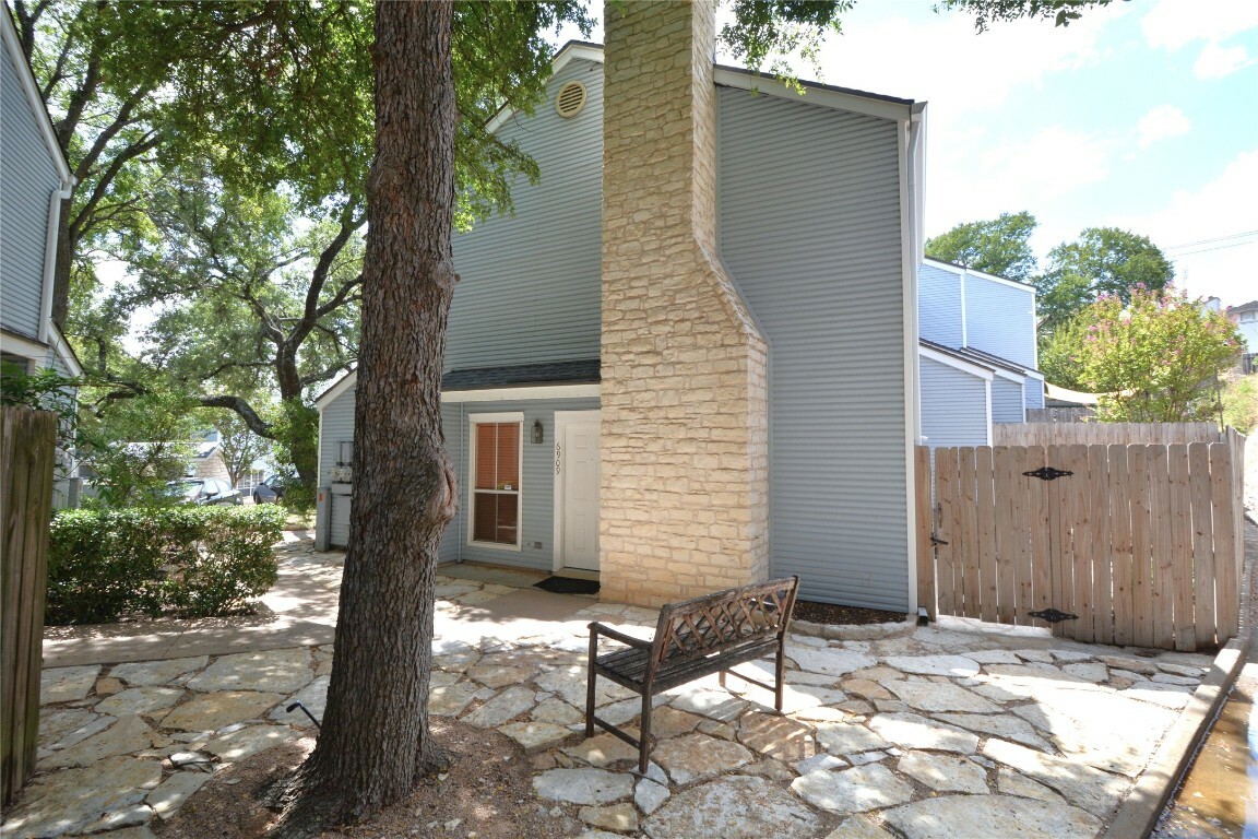 Property Photo: 6909 Old Quarry Lane TX 78731