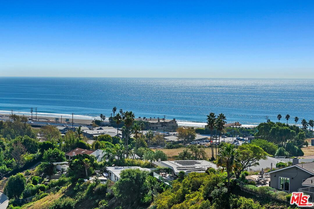 Property Photo: 6240 Tapia Dr D CA 90265