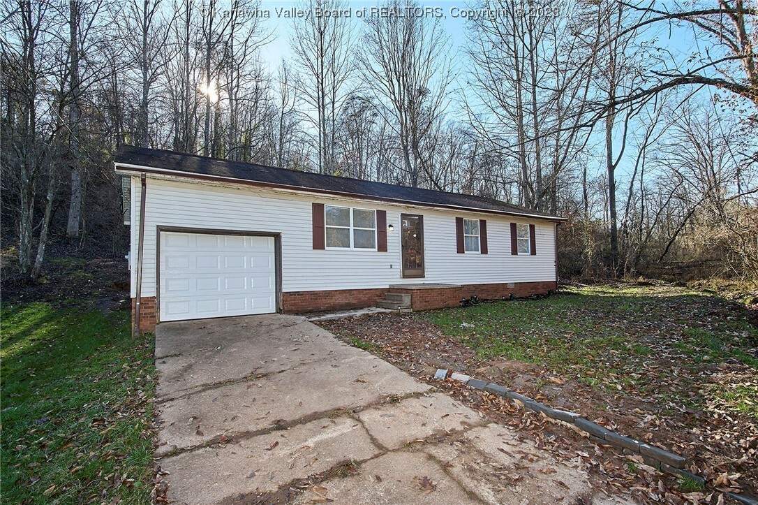 Property Photo: 5018 Elmhaven Circle WV 25313