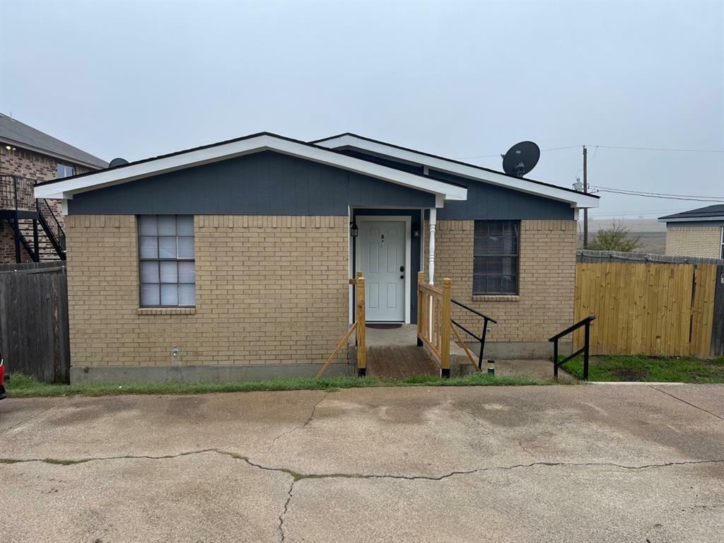 Property Photo:  112 Arrowhead Street  TX 76108 