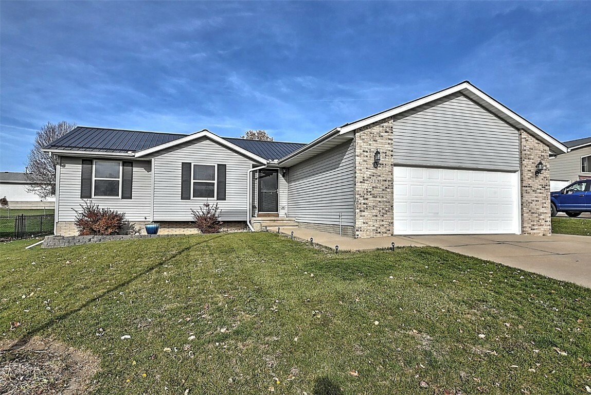 Property Photo:  213 Rosedale Drive  IA 52213 