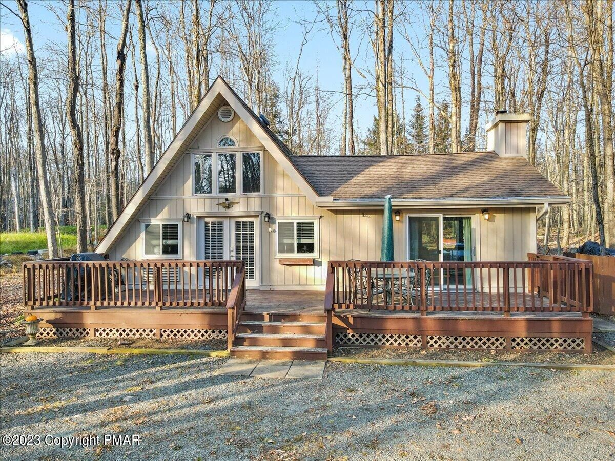 Property Photo:  133 Gross Drive  PA 18350 