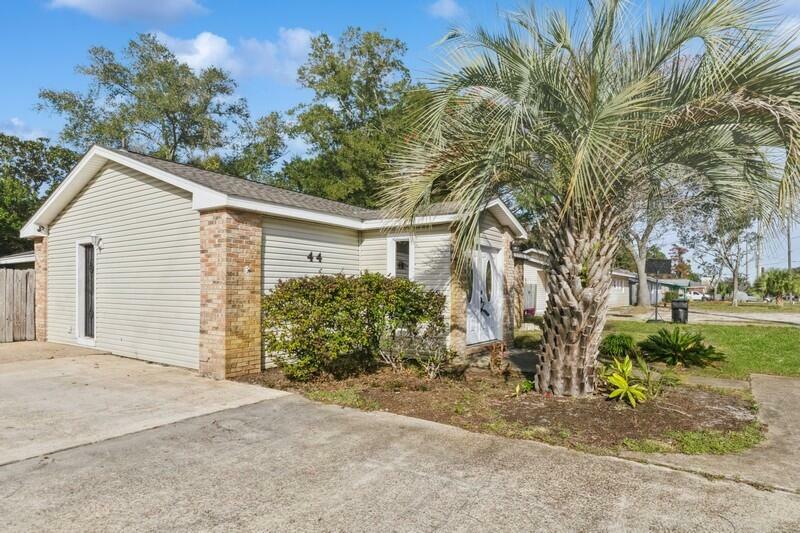 Property Photo:  44 NW Jonquil Avenue  FL 32548 