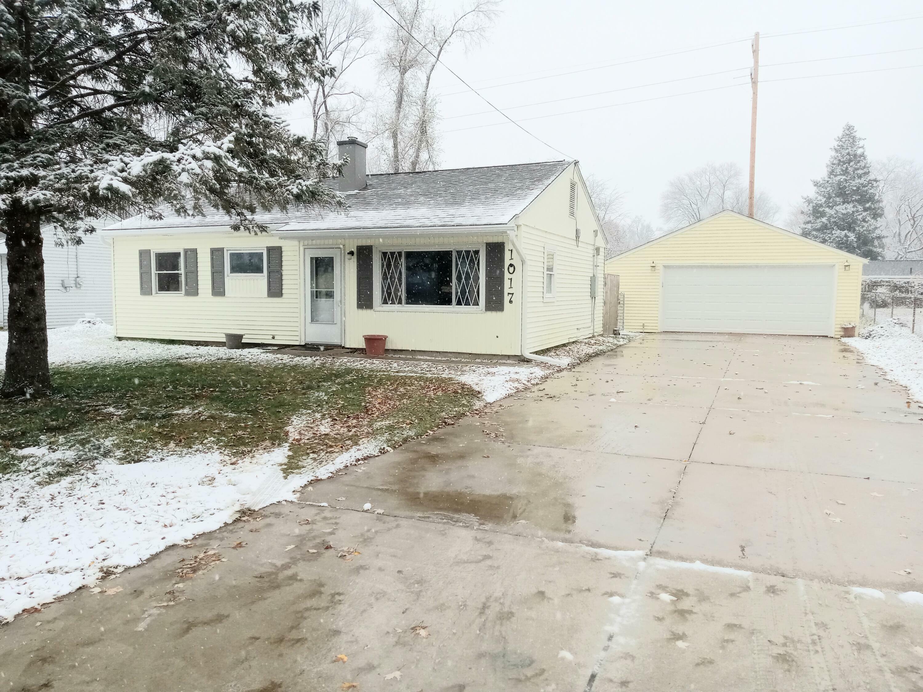 Property Photo:  1017 Shumway Avenue  MI 49002 