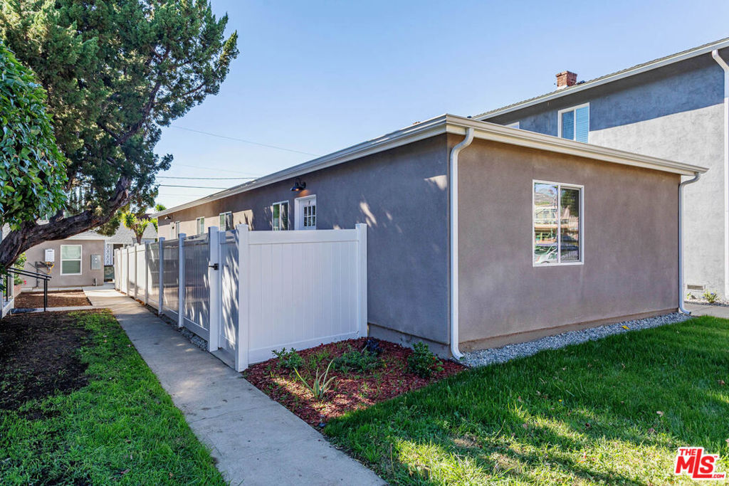 Property Photo:  1818 W Glenoaks Boulevard E  CA 91201 
