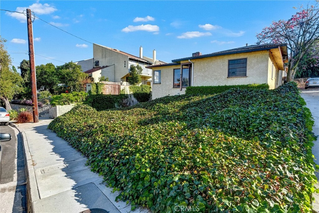 Property Photo:  512 Everett Avenue  CA 91755 