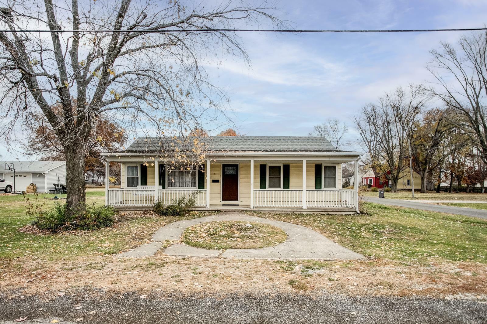 Property Photo: 711 S Washington Street IL 62052