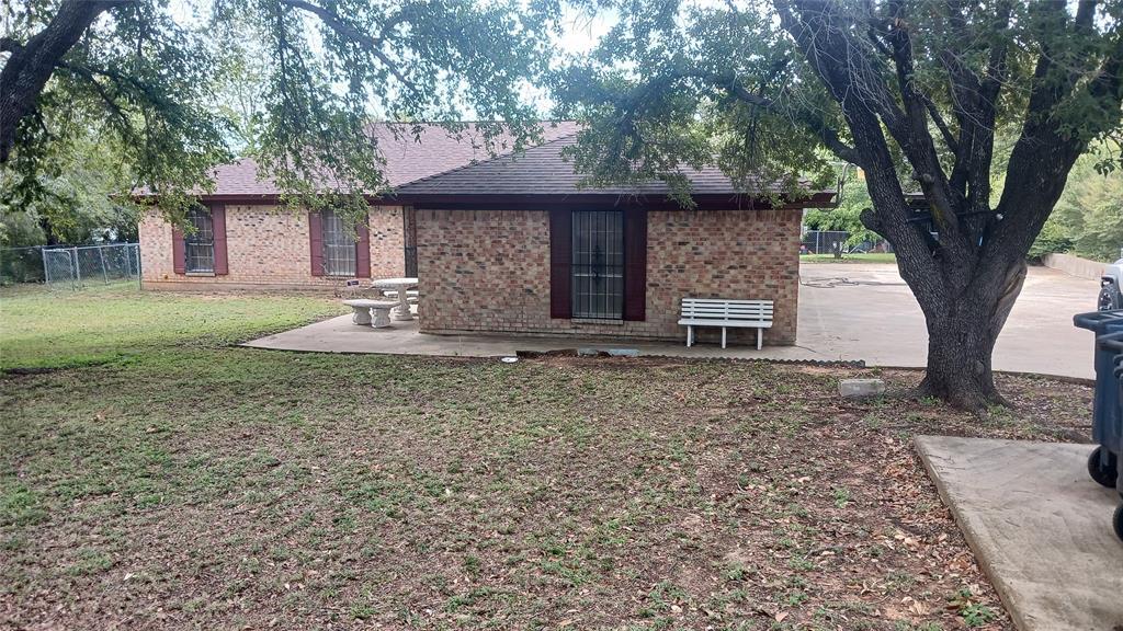 Property Photo: 2840 Sandy Lane TX 76112
