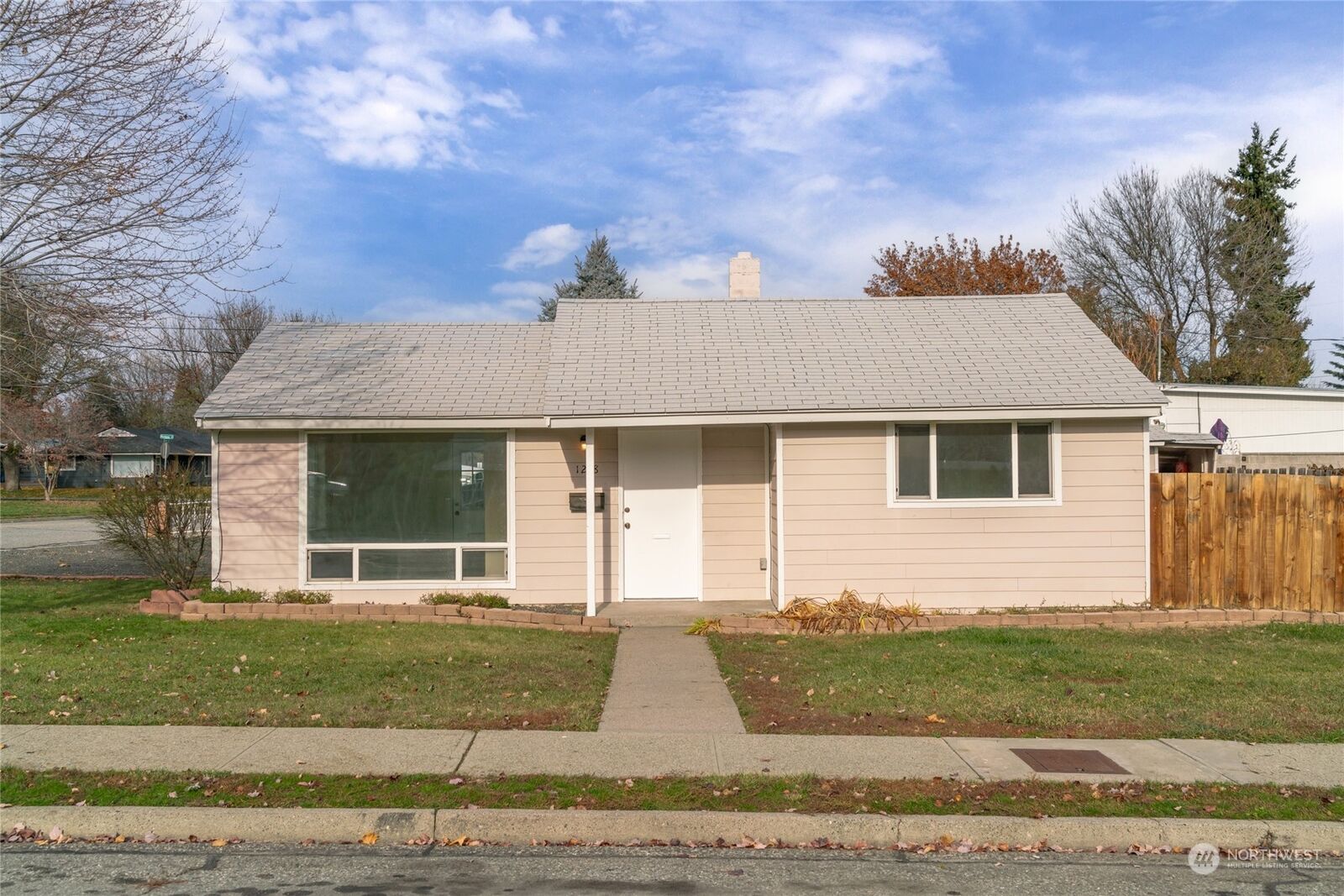 Property Photo: 1218 Utah Street WA 98801