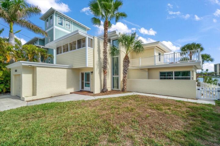 Property Photo:  723 Bay Esplanade  FL 33767 