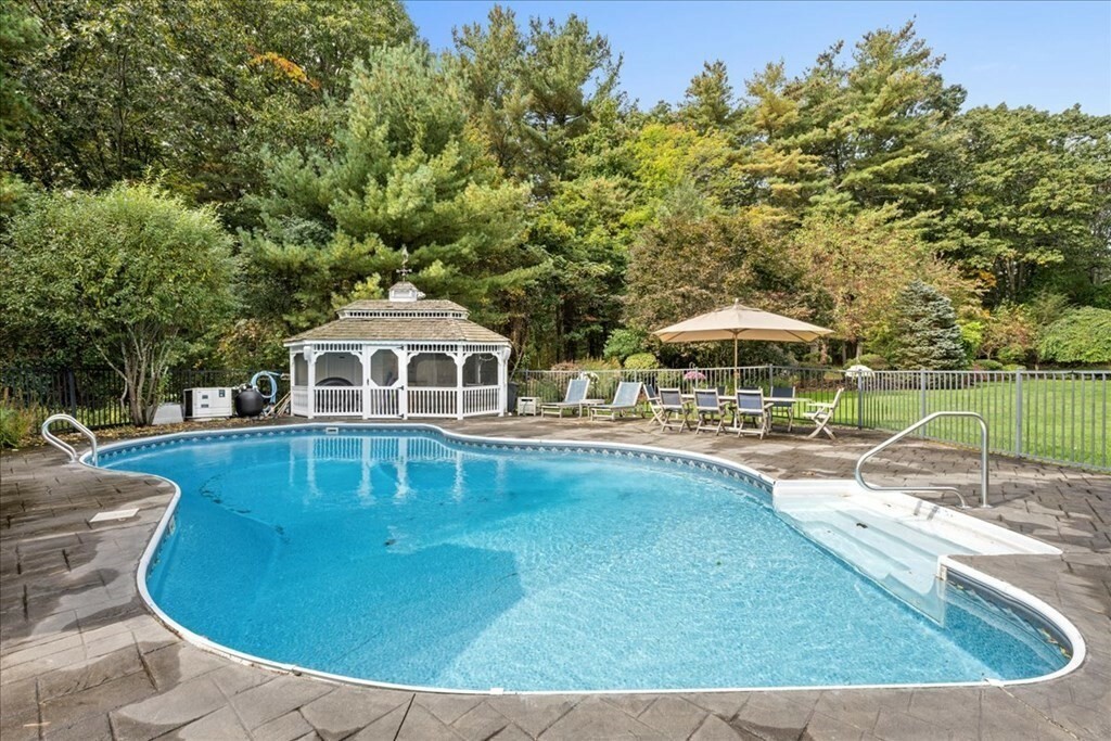 Property Photo:  10 Sadie Hutt Ln  MA 01772 