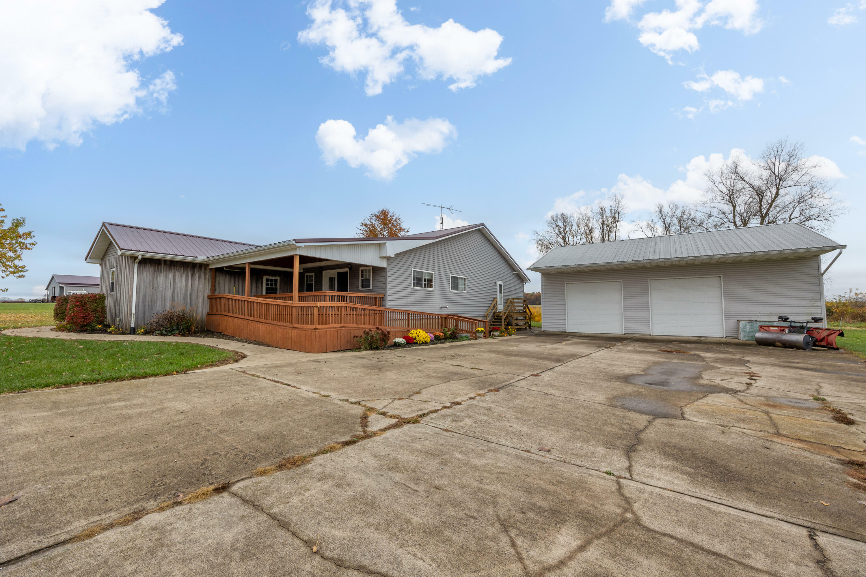 Property Photo:  1027 N Township Rd 31  OH 43311 