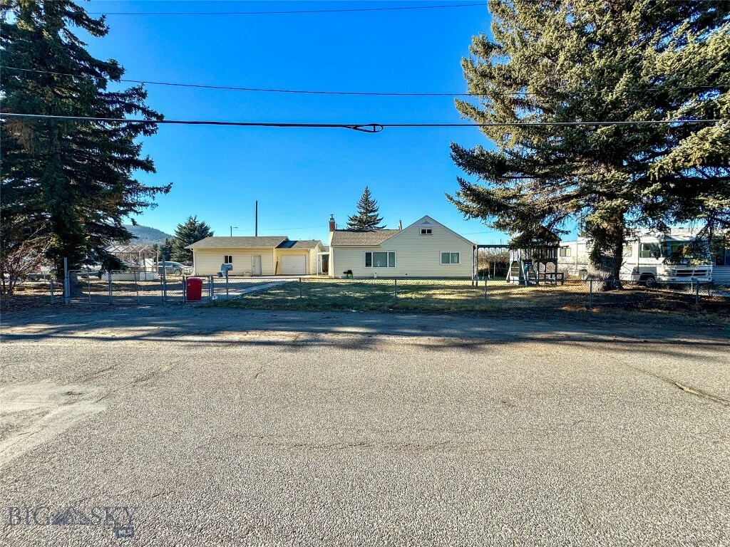 Property Photo: 2931 Wynne Avenue MT 59701