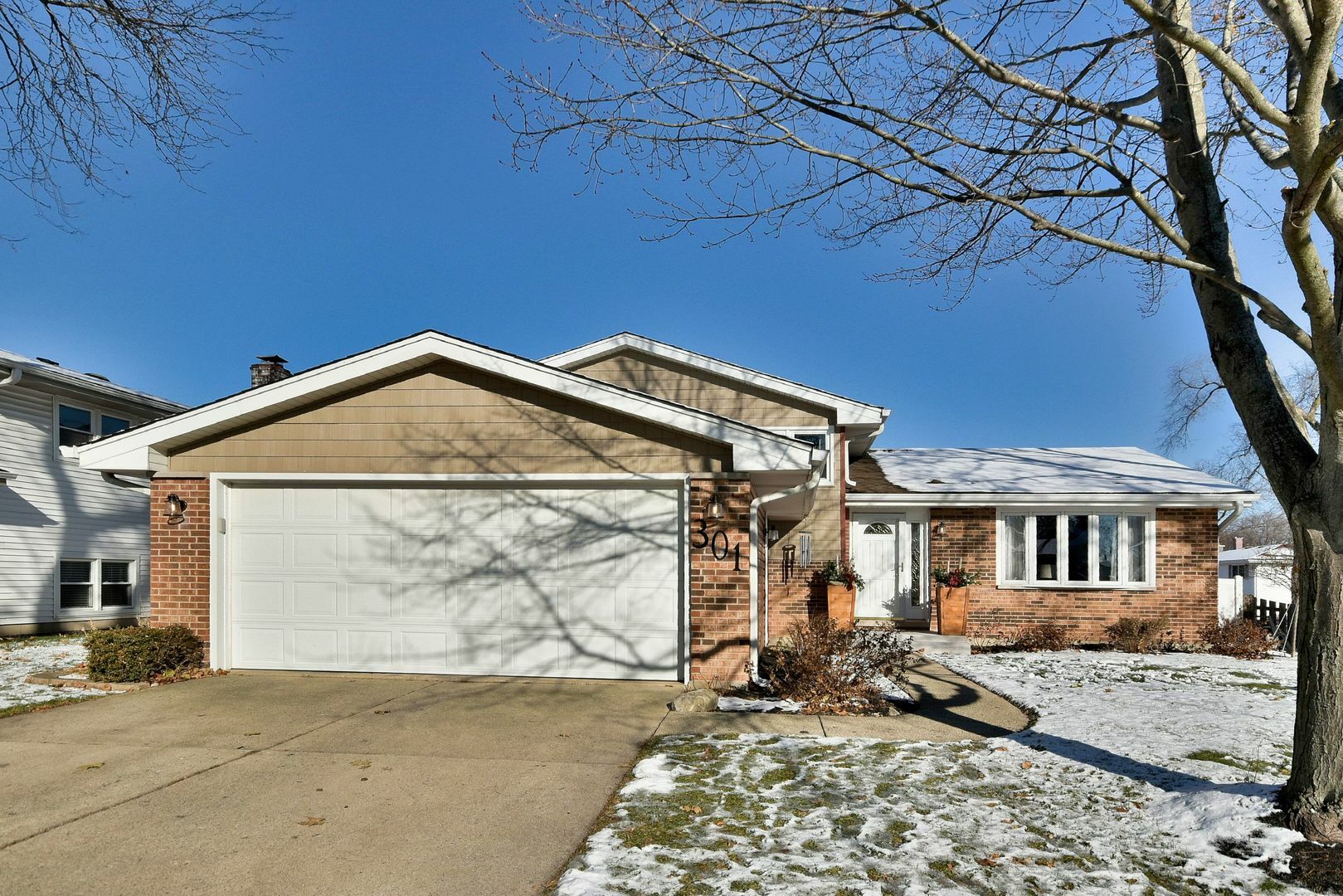 Property Photo: 301 Canyon Trail IL 60188