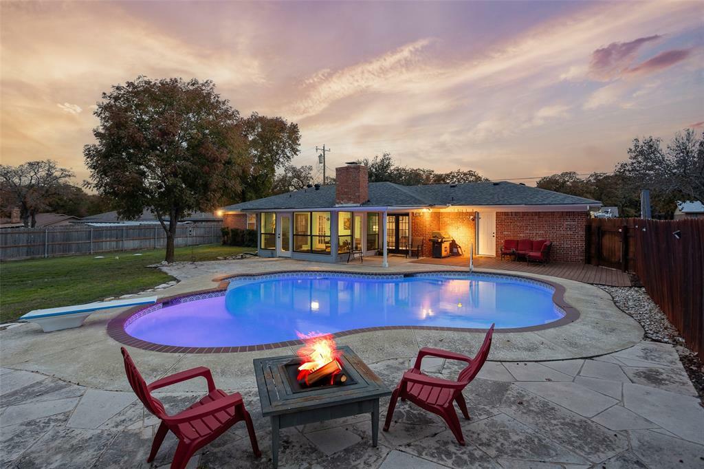 Property Photo:  2607 Oaks Drive  TX 76049 