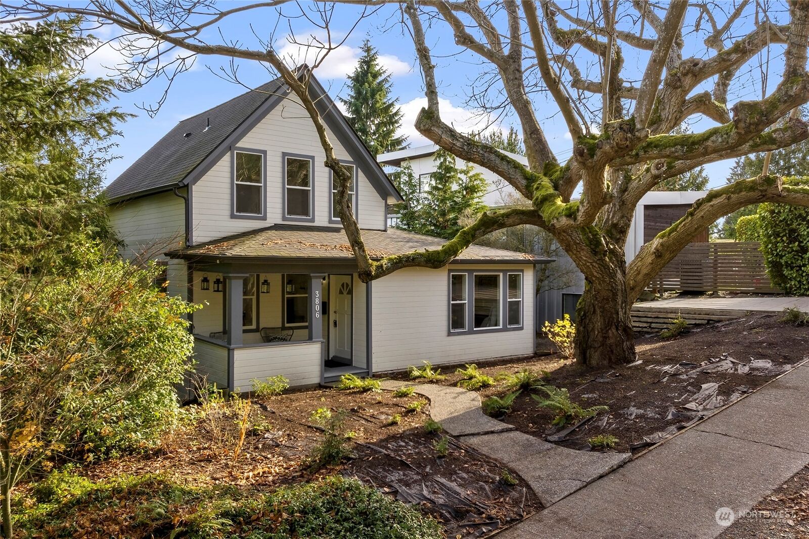 House for sale in Seattle 3806 36th Avenue W, Seattle, WA 98199