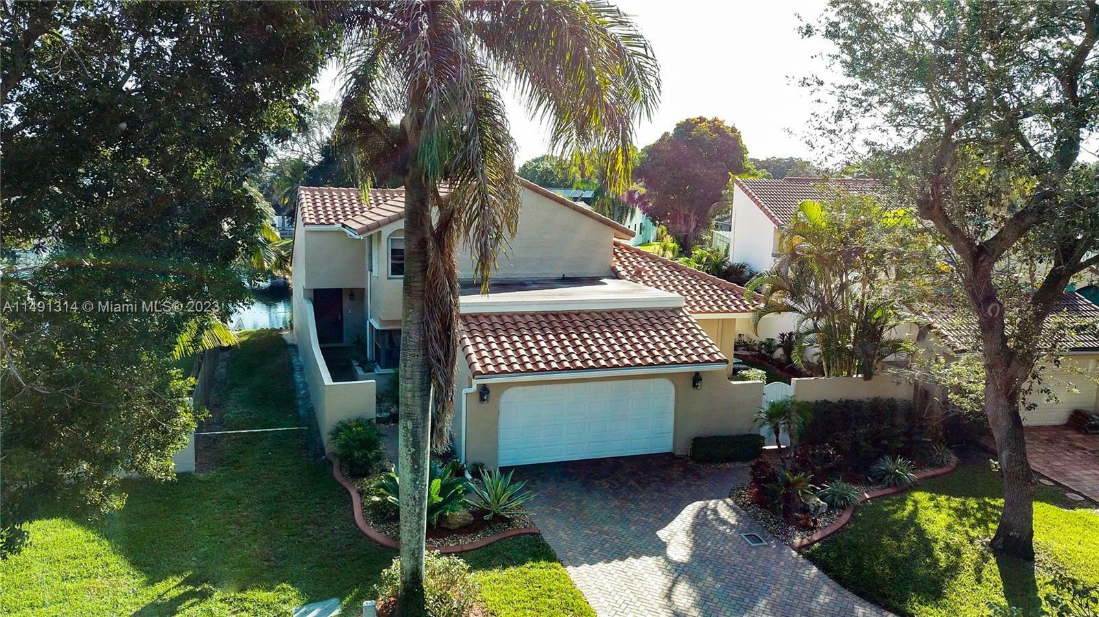 Property Photo:  2805 Garden Dr  FL 33026 