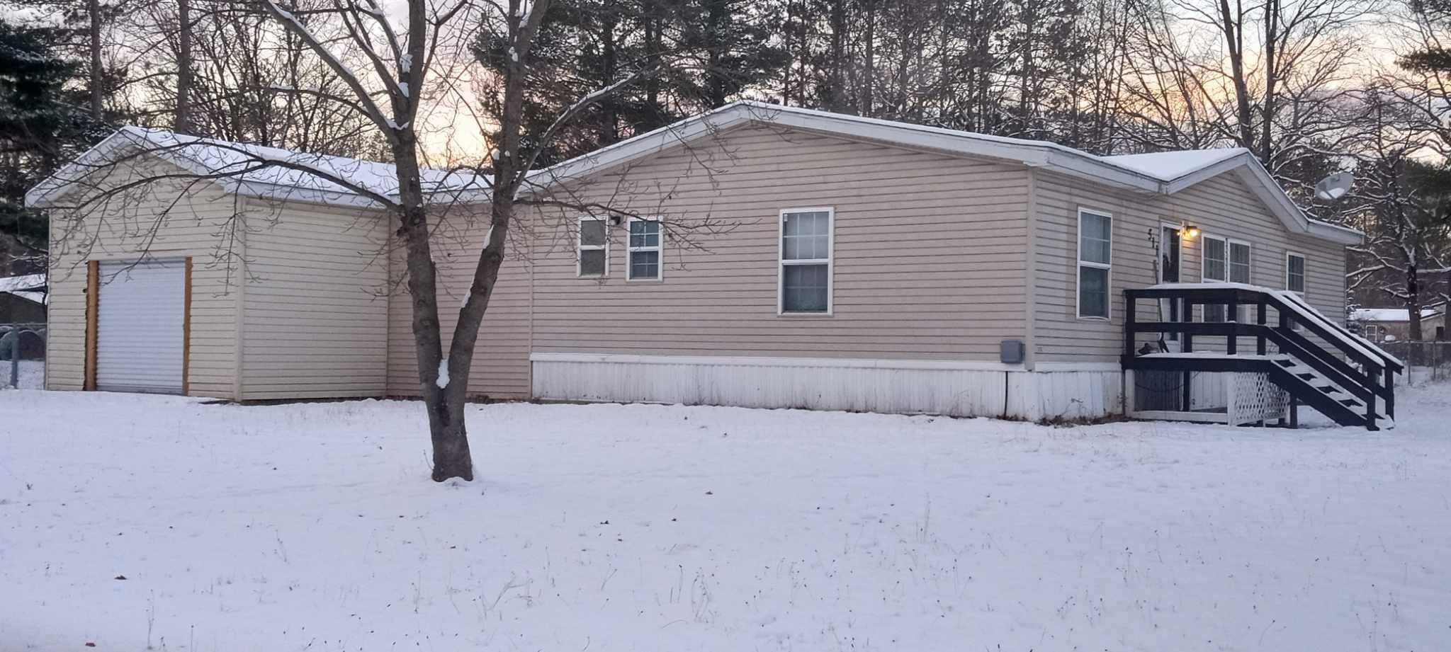 Property Photo: 511 Oak St Street MI 49304