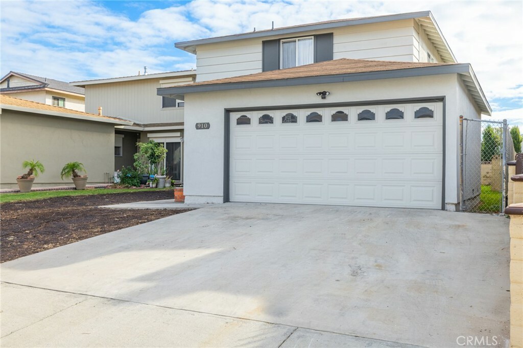 Property Photo:  910 E Meadbrook Street  CA 90746 