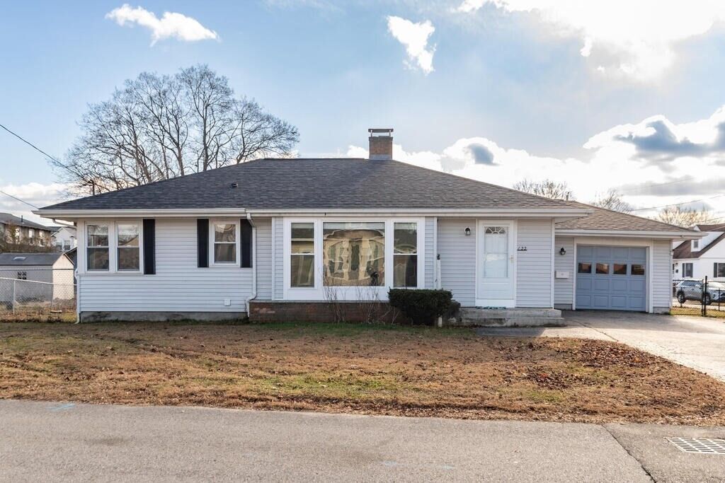 Property Photo:  122 Gilman  NH 03060 