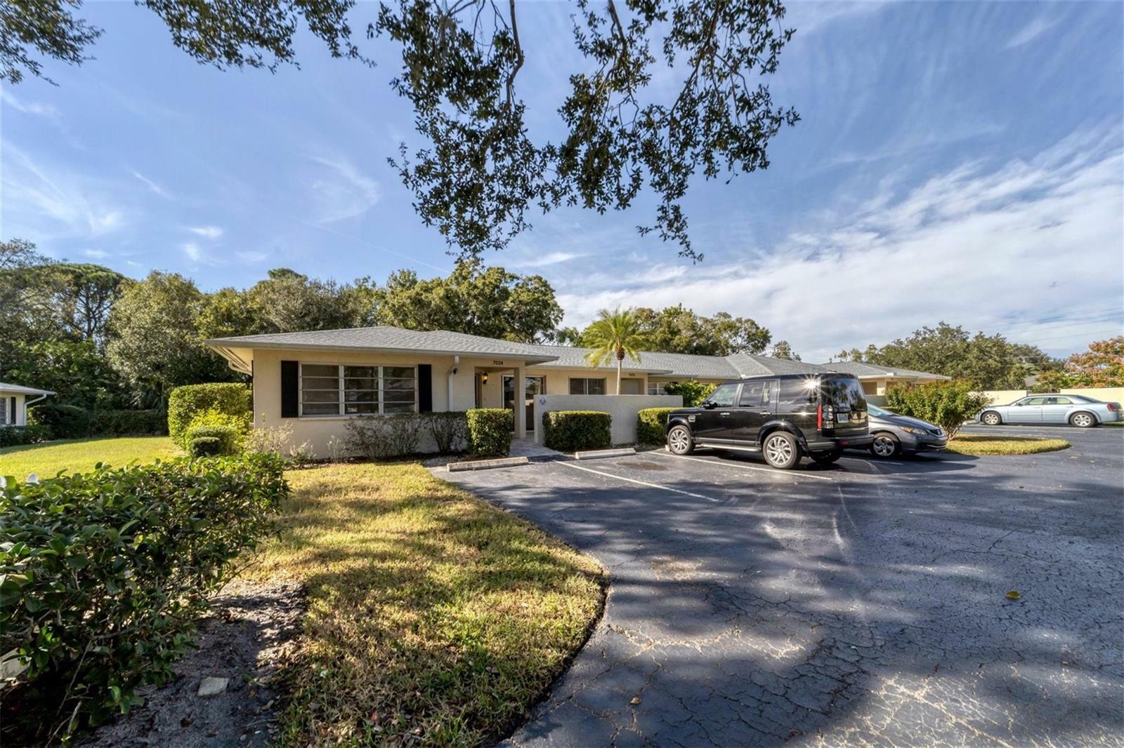 Property Photo:  7024 W Country Club Drive N  FL 34243 