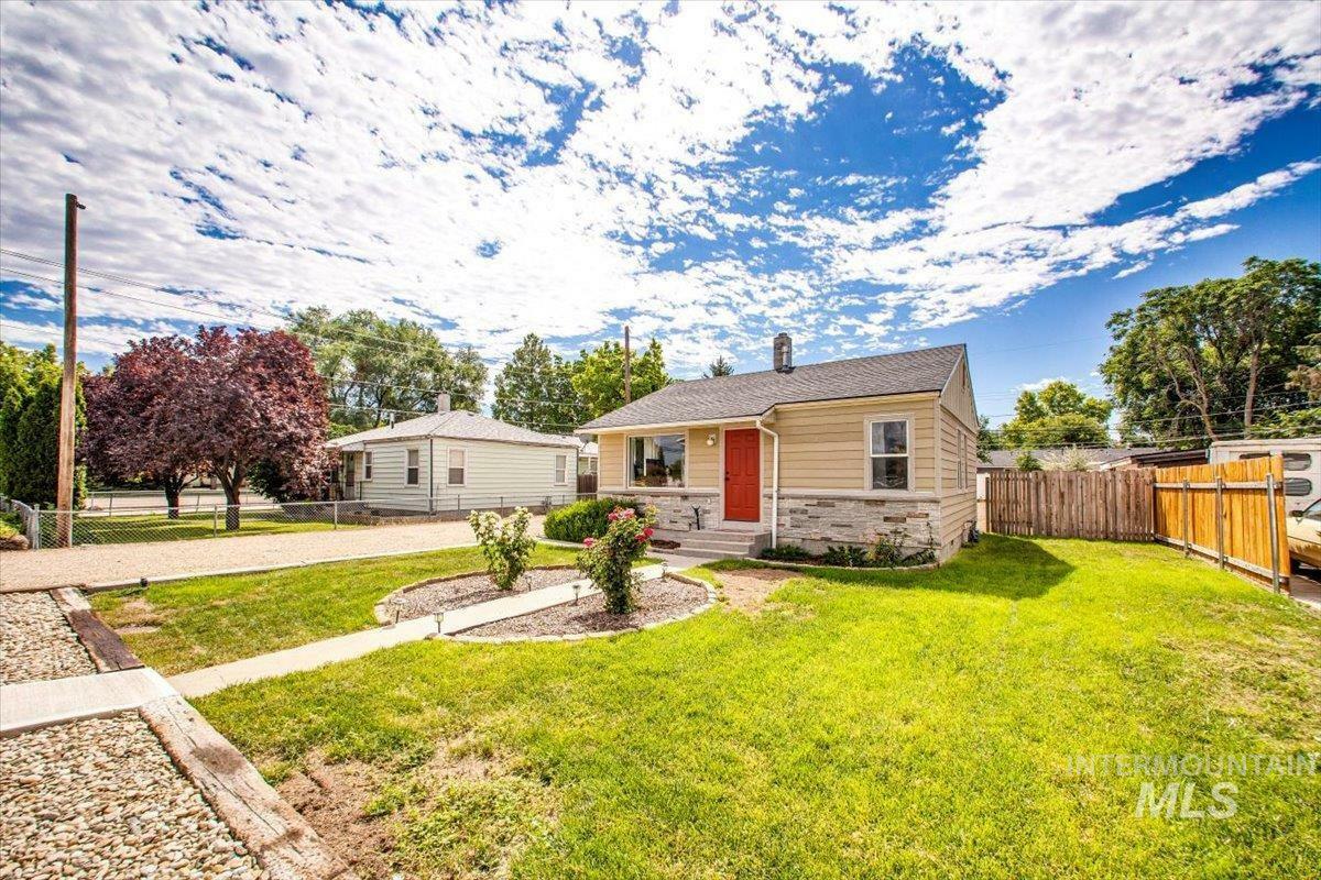 Property Photo: 2016 Willow St ID 83605