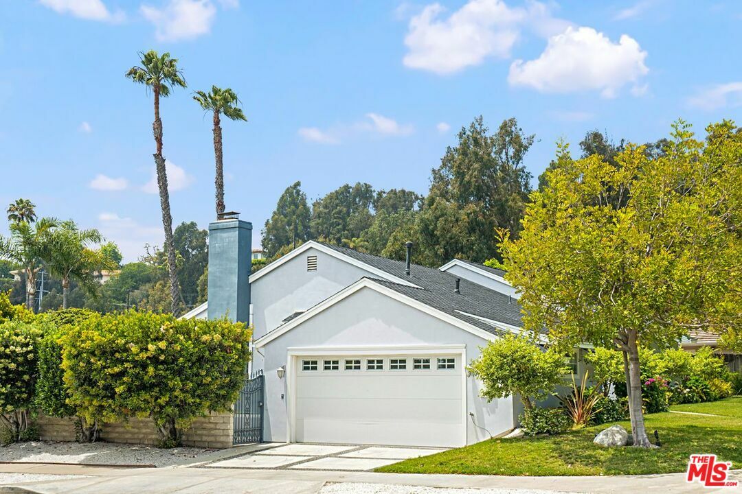 Property Photo:  1483   Allenford Ave  CA 90049 