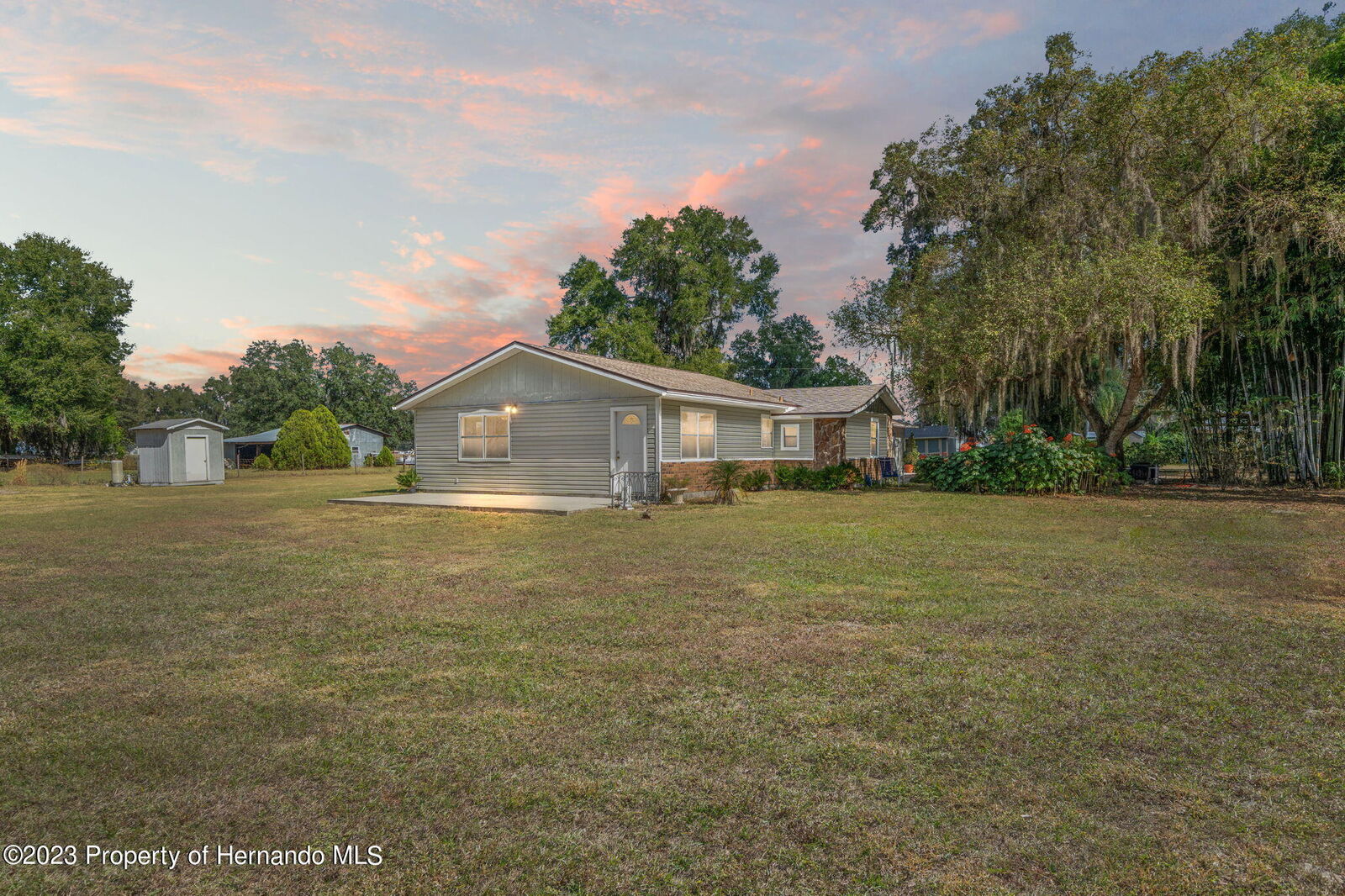 Property Photo:  1058 Cr 318  FL 33513 