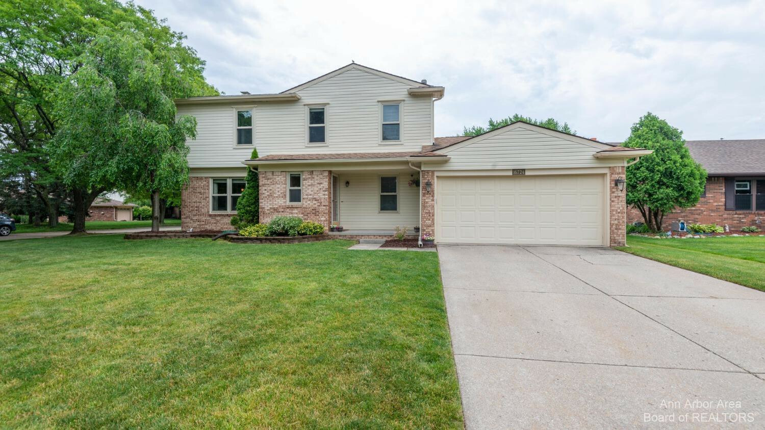 Property Photo: 16724 Quakertown Lane MI 48154