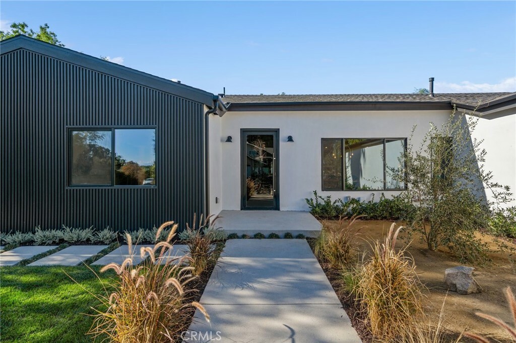 Property Photo:  4901 Del Moreno Drive  CA 91364 