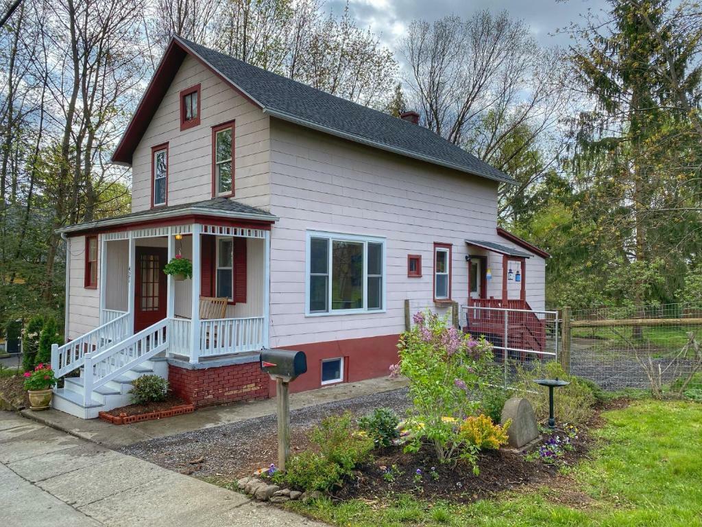 Property Photo:  421 Hook Place  NY 14850 