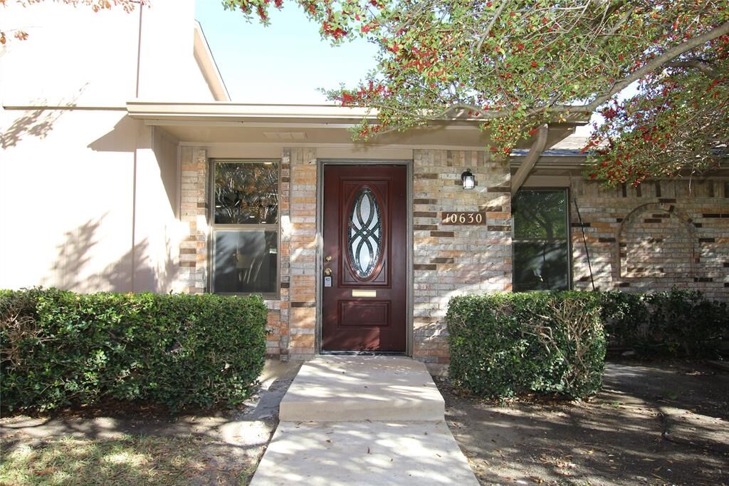Property Photo: 10630 Northboro Street 11 TX 75230