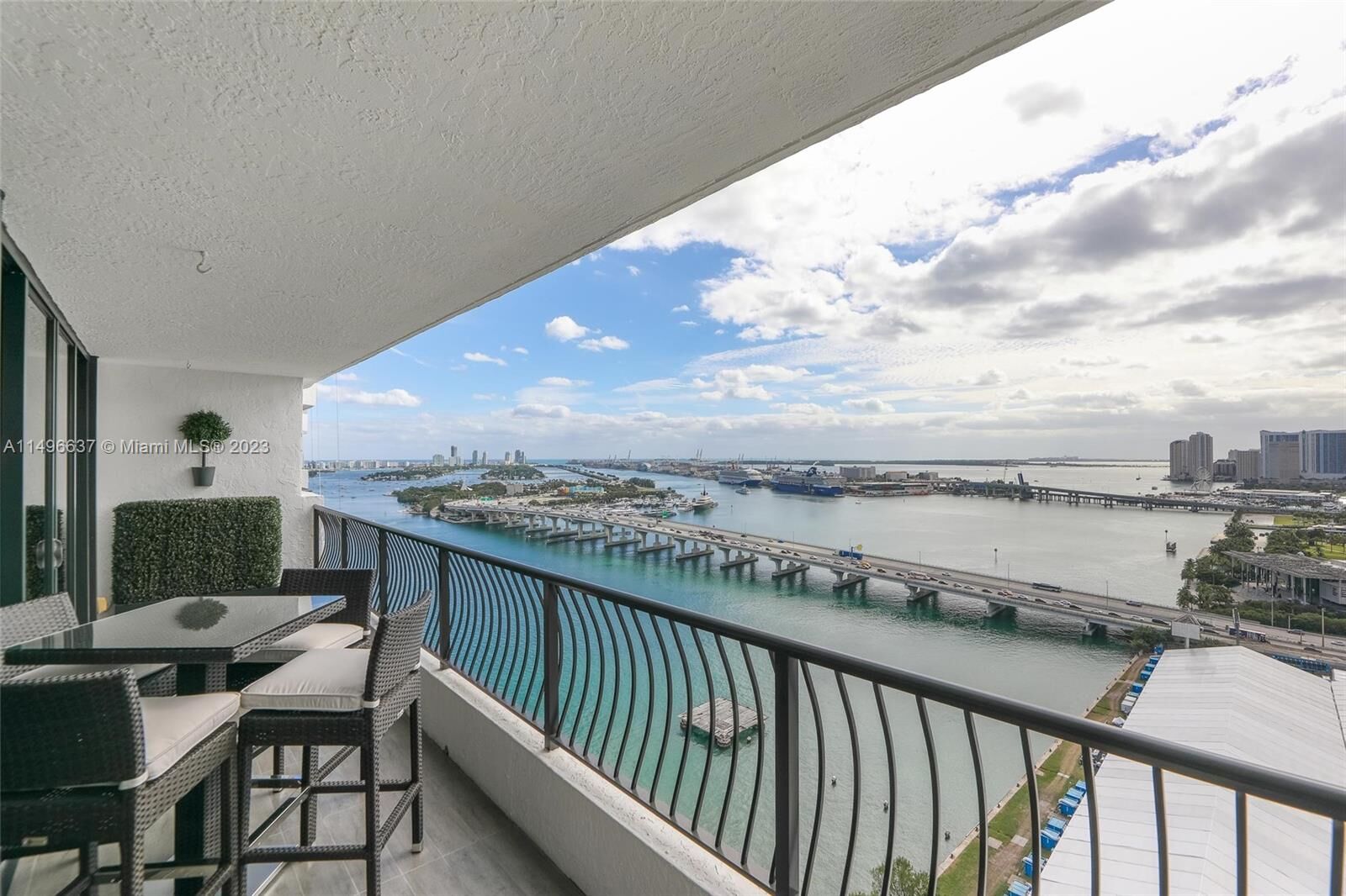 Property Photo:  555 NE 15th St 30H  FL 33132 